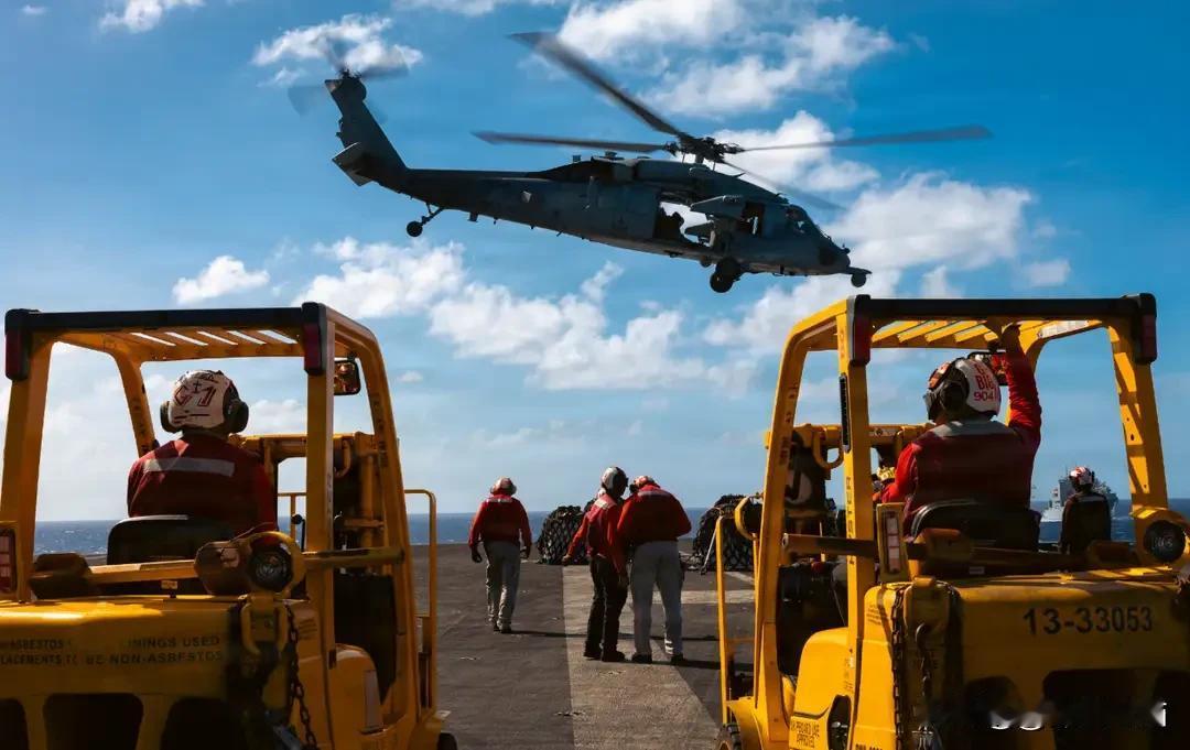 不宣而战！美打响全球超限战，俄伊委三线遭锁喉式打击
 
没有硝烟弥漫的战场，却有