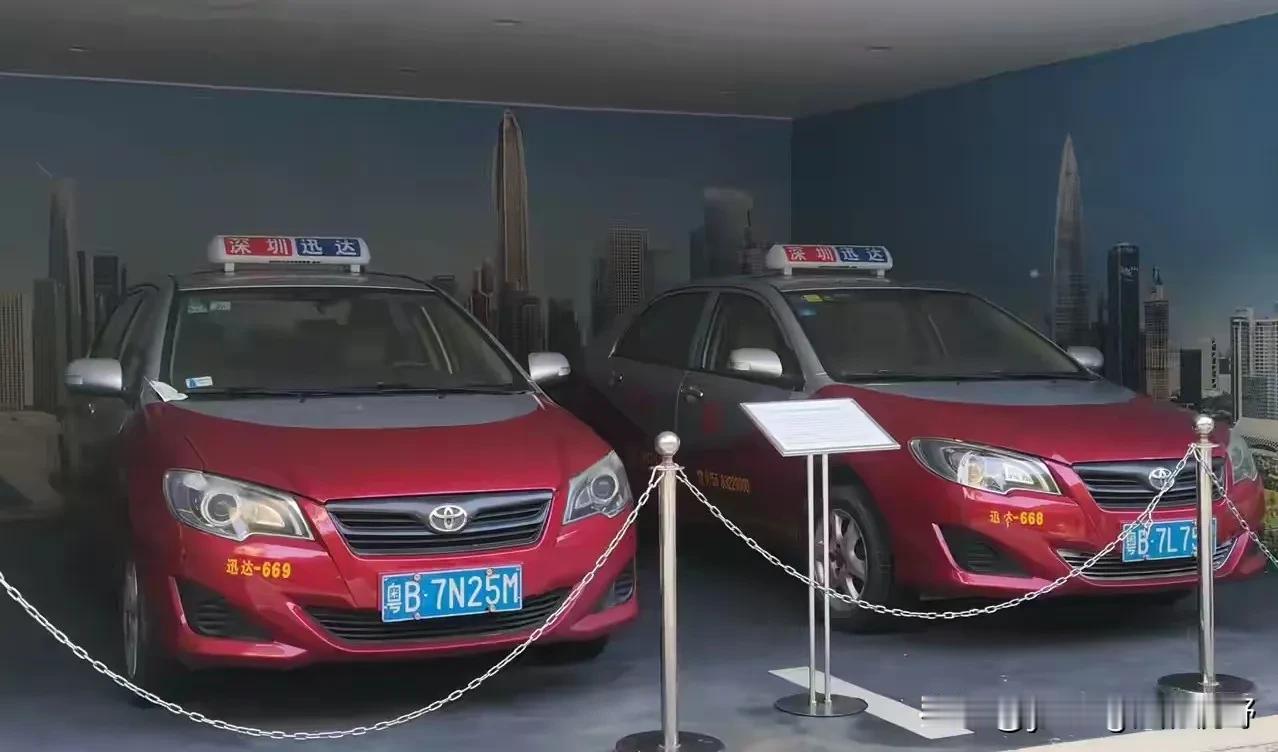 这可能是全网待遇最好的花冠了吧？早早地就进了博物馆展览了起来。这两辆花冠出租车被