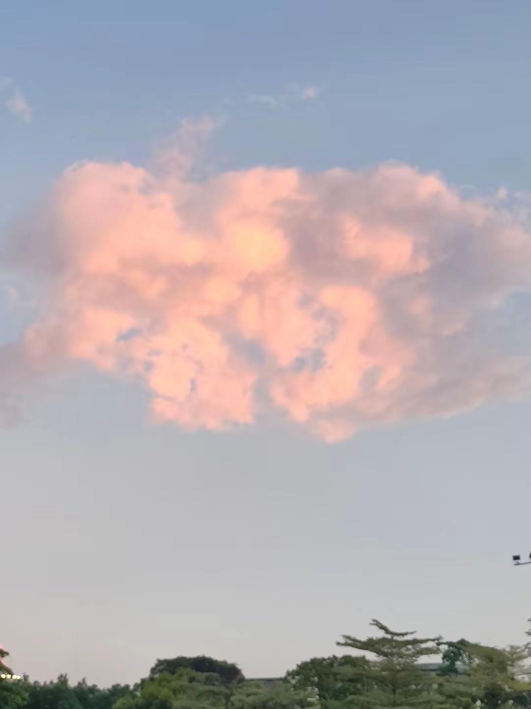 尘世中的牛马，偶尔也会仰望天空！！！天空你是否知晓一切 蓝天 广东高温