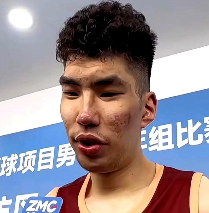 隔扣够炸，但这波操作真掉价！余嘉豪该补补职业素养课了

浙江德比这瓜，赛后热度藏