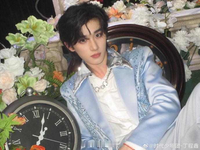 丁程鑫跳拉丁有自己的创意你好星期六认真学习舞蹈动作，转头就加入自己的想法，创意这
