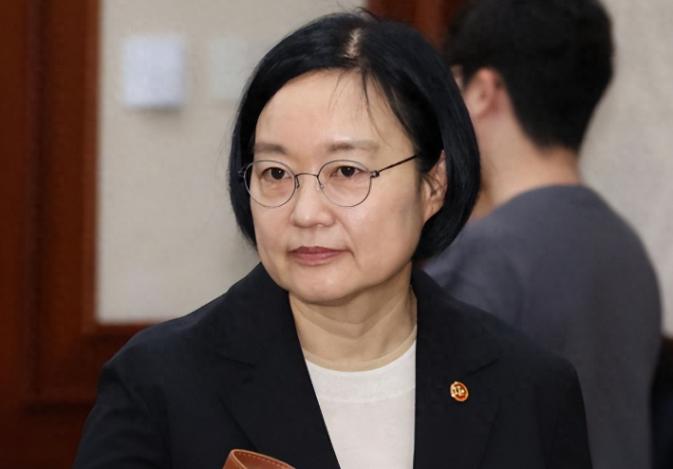 韩国政坛大地震！李在明刚在地方选举中大获全胜，转手就扔出一枚重磅炸弹，震惊了整个