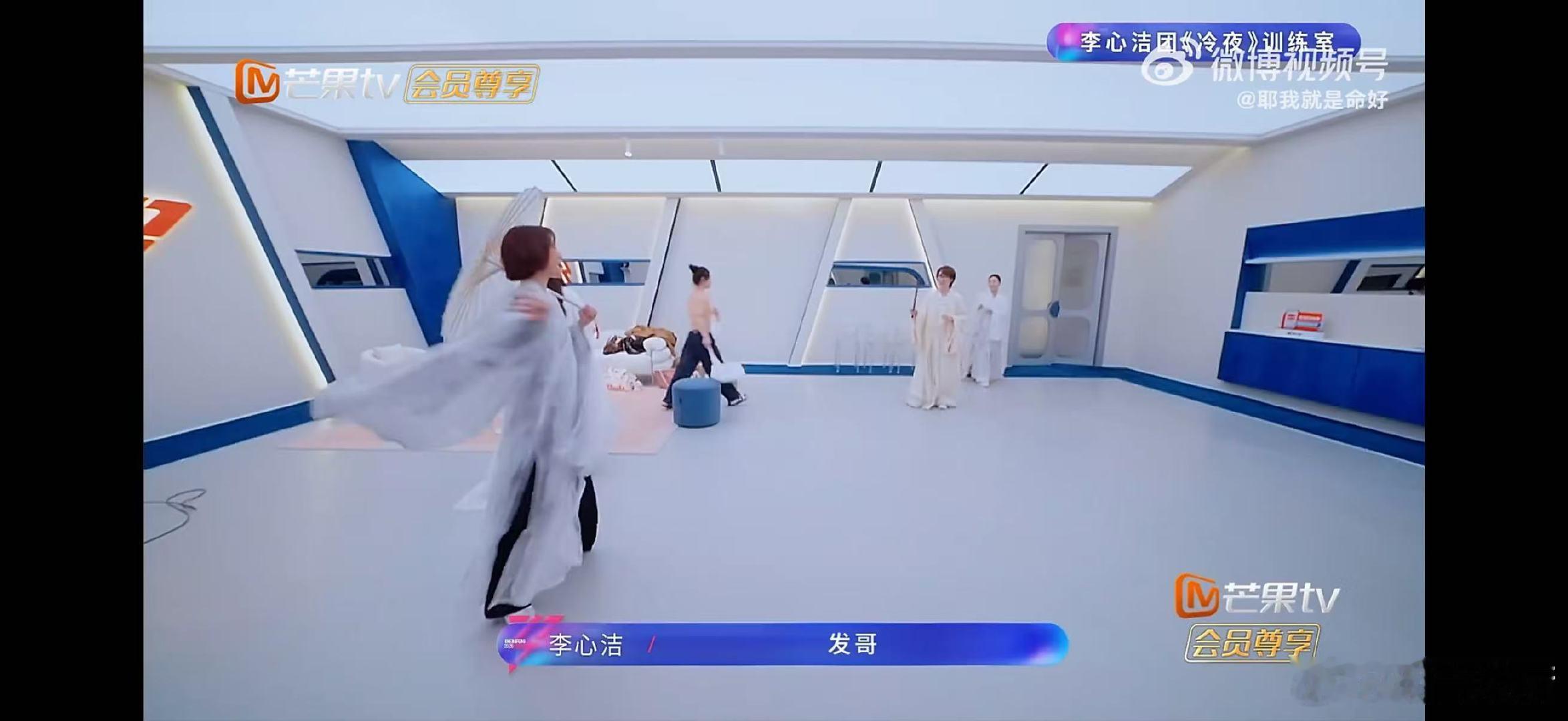 李心洁在线call周润发乘风2026抛开偶像包袱随性可爱，认真玩梗沉浸式互动，尽