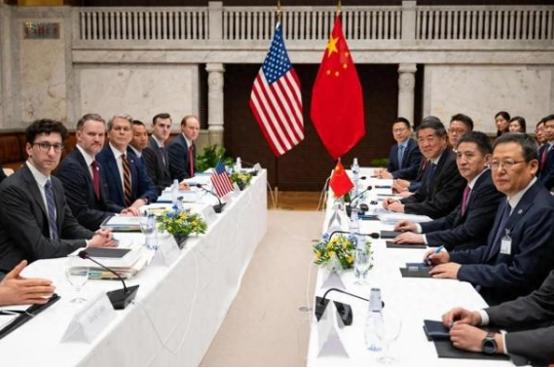 美国终于悟了：把中国踢出去就能独吞全球蛋糕！

美元、芯片、航母三板斧同时抡圆，
