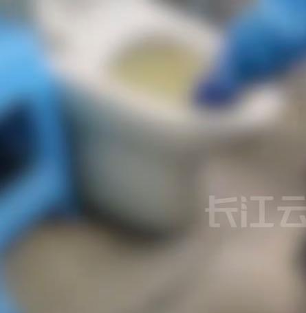 不少家庭疏通下水道、马桶时，都会网购强力管道疏通剂，很多人只知道它去污力强，却不