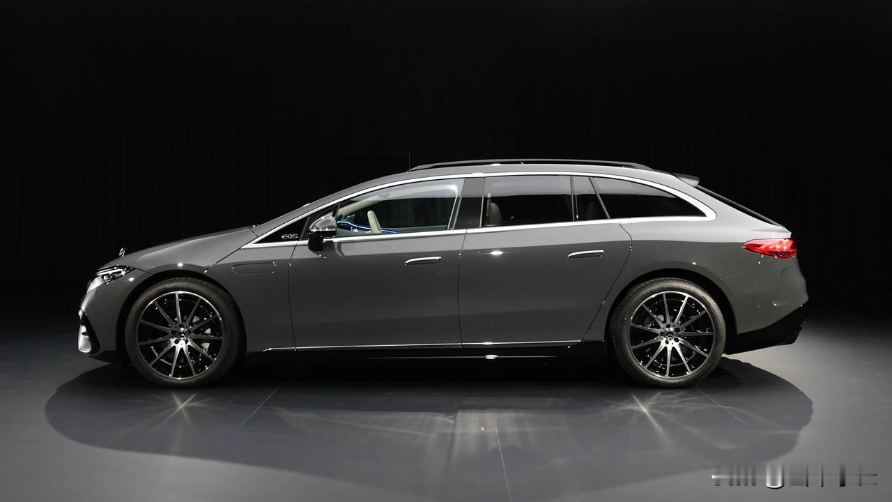 奔驰EQS旅行版[祝福]