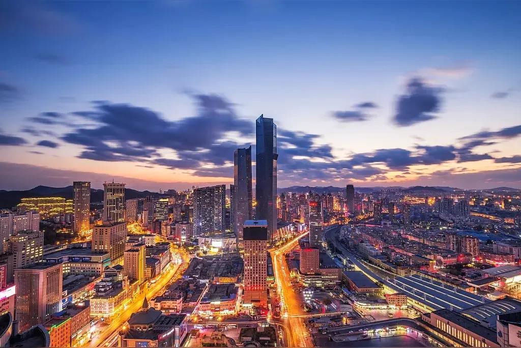 我们中华民族今日的美好生活需要强大武力来保卫，就像一个男人，好不容易有了豪宅、名