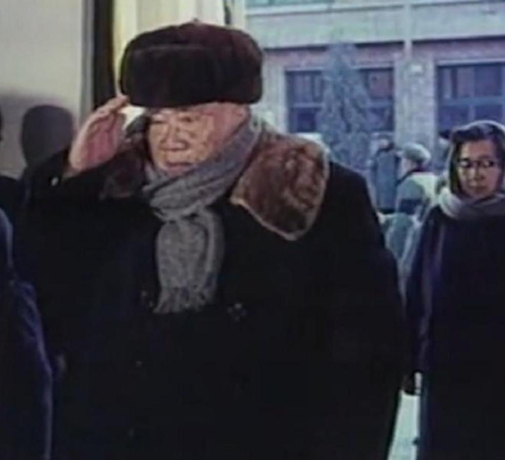 1976年1月，九十高龄的朱德委员长，将一生中最真挚、最崇高的军礼，献给自己的革