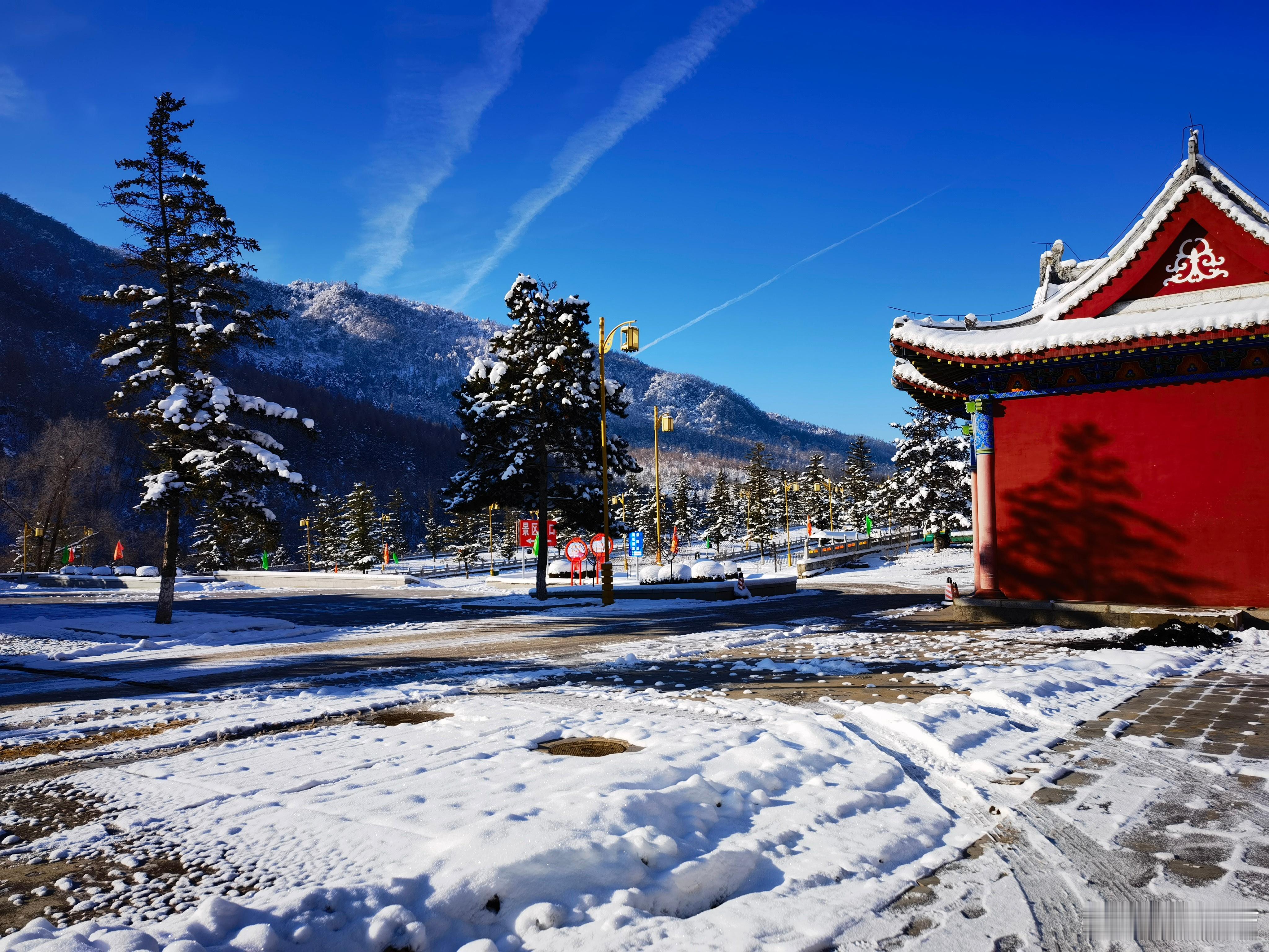 东北雪季打卡首选辽宁铁刹山！一场大雪让这里变身绝美古风秘境，白雪覆盖的步道、庄严