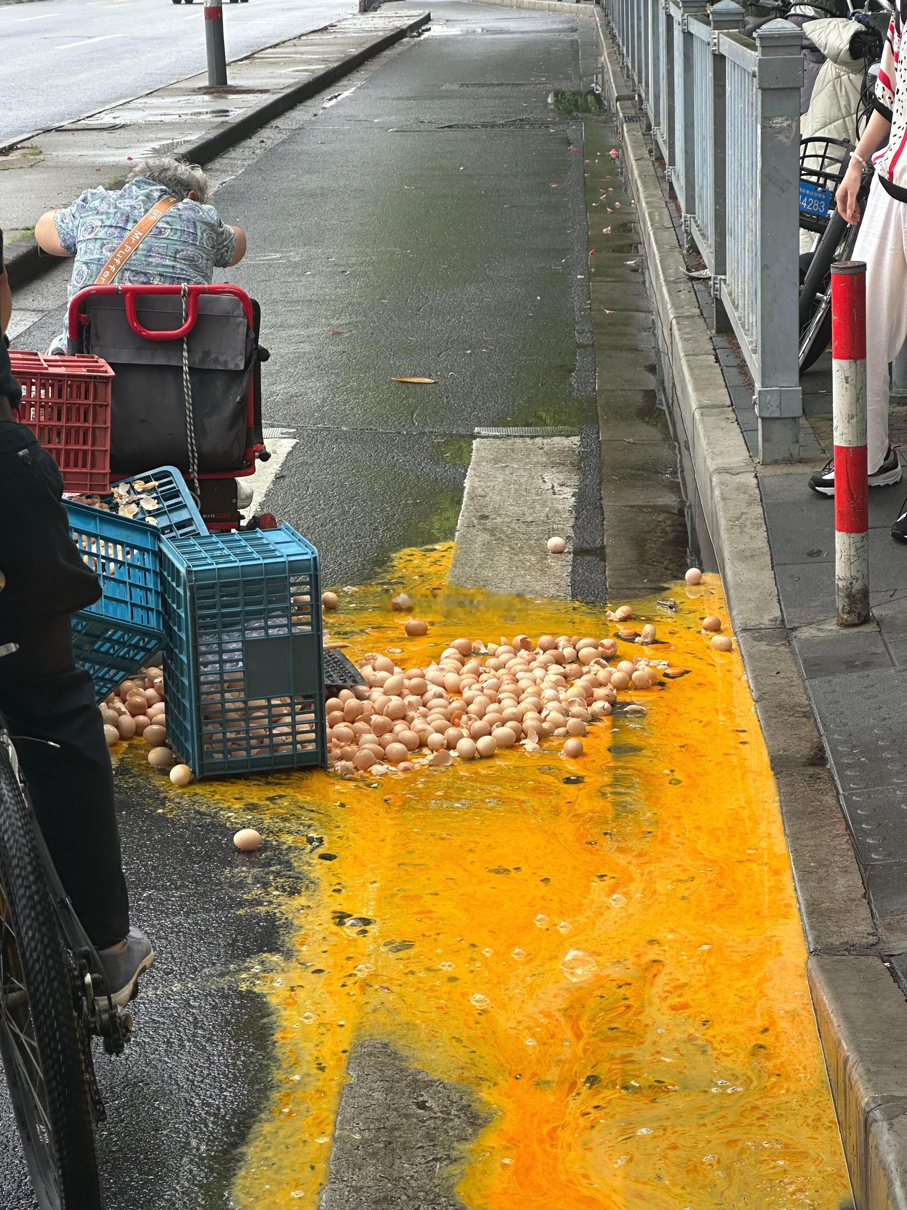 生活就像这地上破碎的鸡蛋 