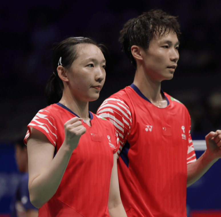 澳门羽球赛：蒋振邦/魏雅欣回归首战2-0速胜对手，晋级次轮