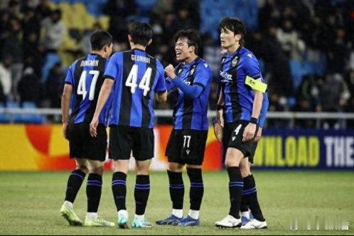 001 韩职 仁川联VS浦项制铁足球        仁川联作为升班马，实力不容小