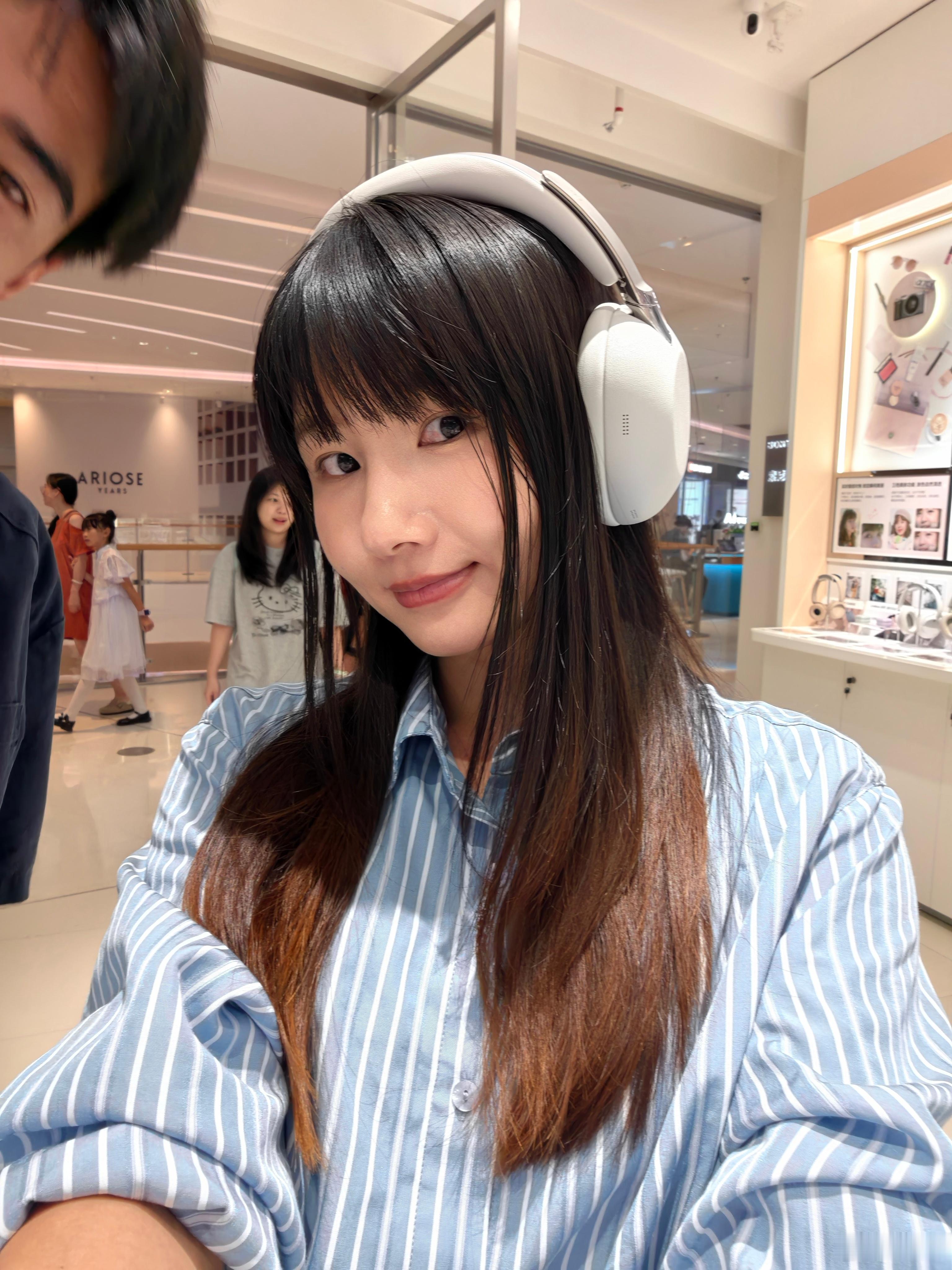 想换个头戴式耳机，被 AirPods Max 虐待习惯了，突然戴这些塑料机身的感