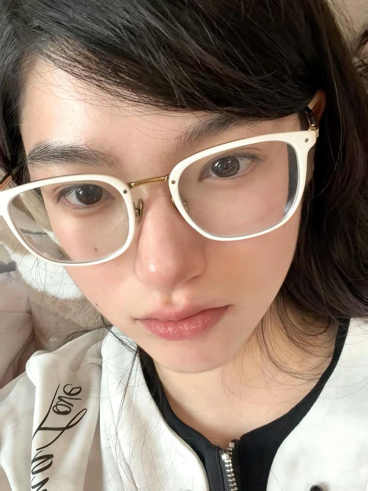 小白眼镜回归