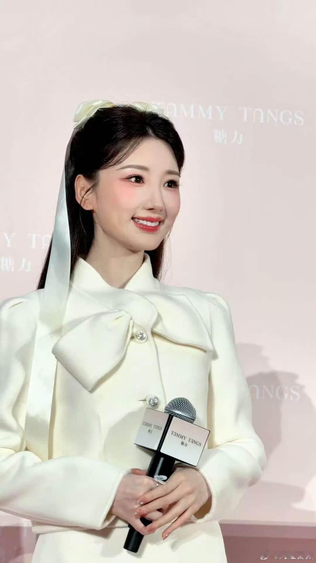 毛晓彤是公主的事好像藏不住了毛晓彤纯白的栀子花 天呐毛晓彤是公主的事情藏不住了，