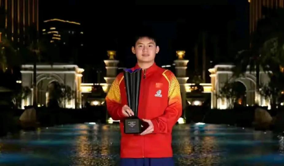 林诗栋在澳门赛，轻松夺取冠军以后，表现得十分成熟冷静，仿佛心里在说，等拿到奥运会