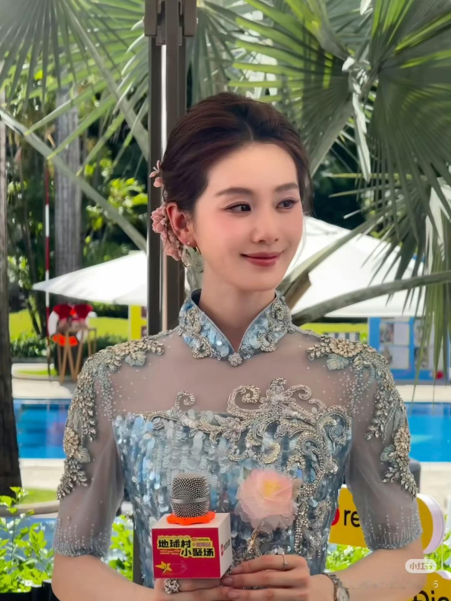 越南偶遇刘诗诗，蓝色亮片旗袍，好惊艳的东方美