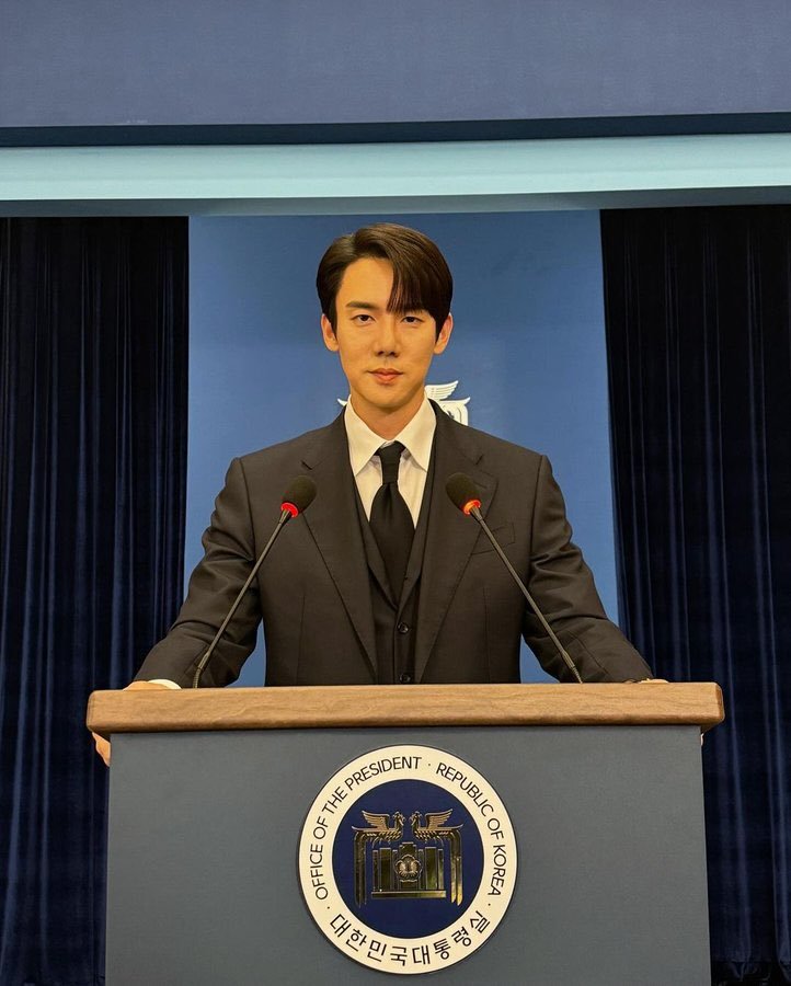 白司彦出来发言  笑亖 得亏拍完了 
