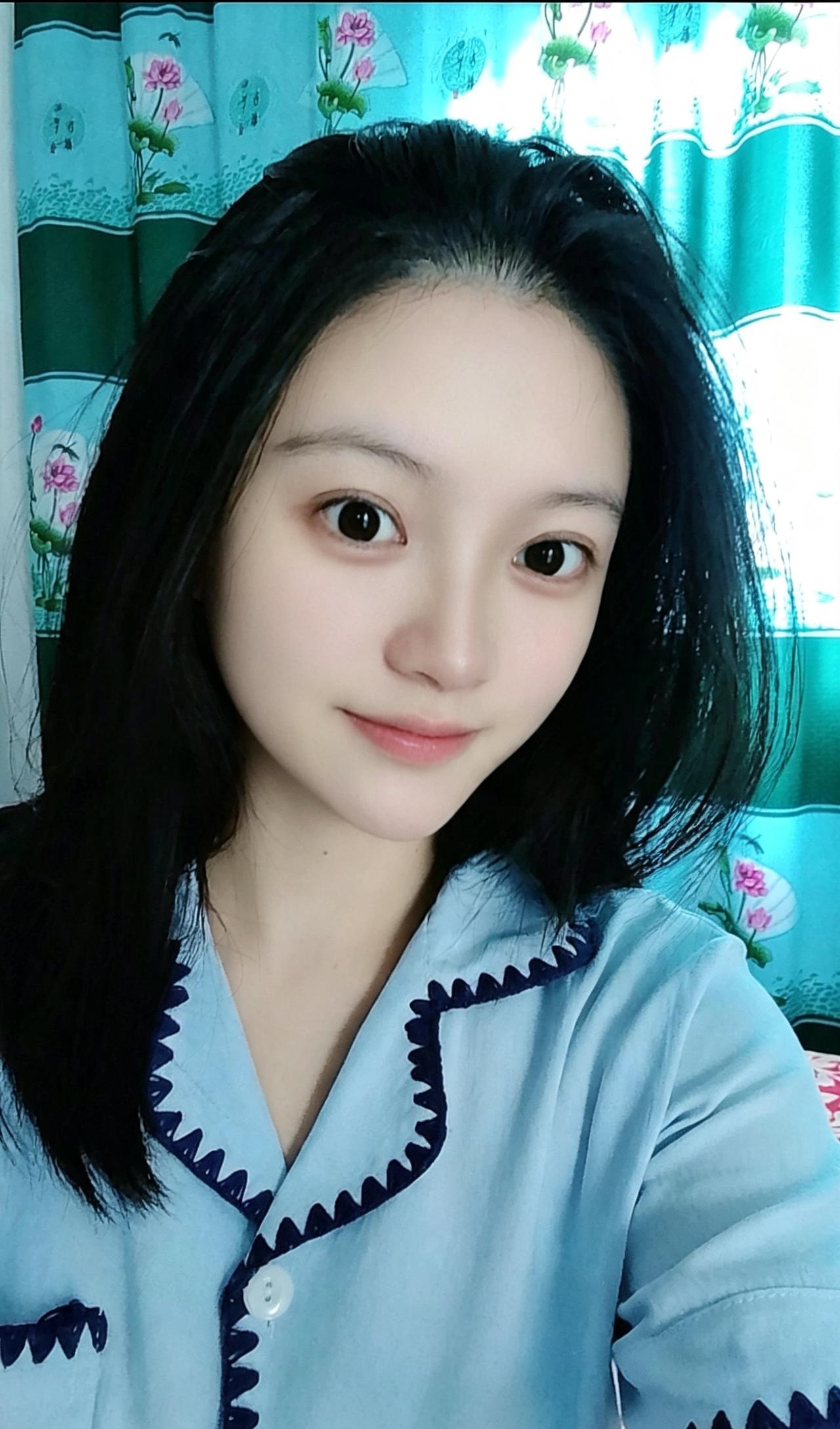 人总是需要片刻的快乐，来爱上这日复一日的生活。