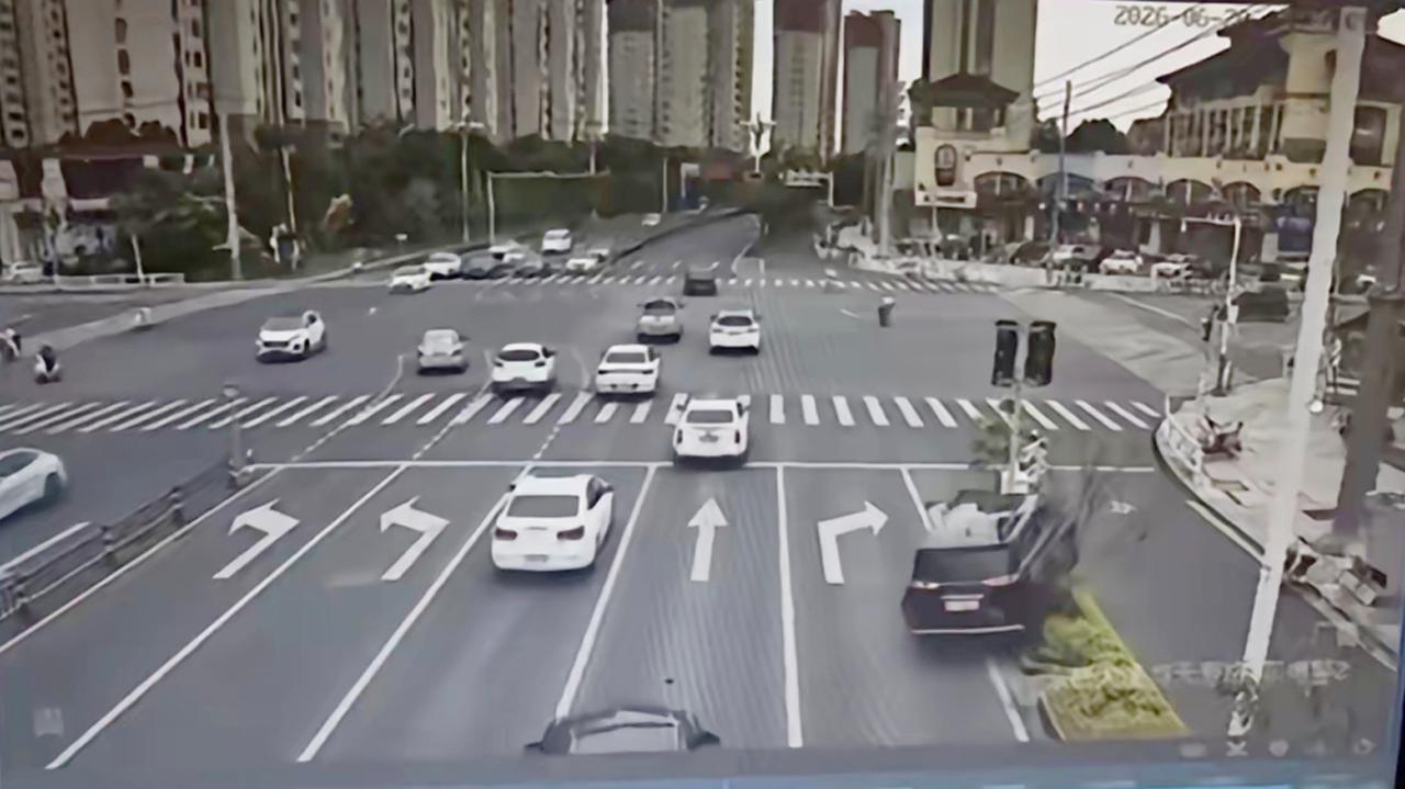 【安徽广德交通事故引关注，周兆成：厘清法律流程，依法维权理性看待事件】
 
大家