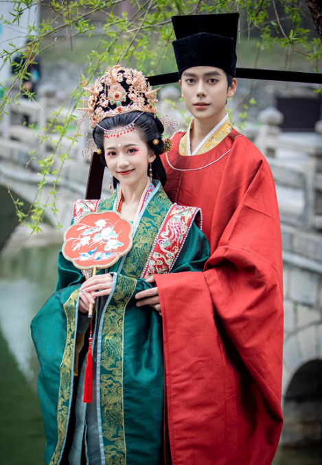 云台山与汉服的适配度100%！峡谷、飞瀑、落日、冰雪......穿上汉服来和云台