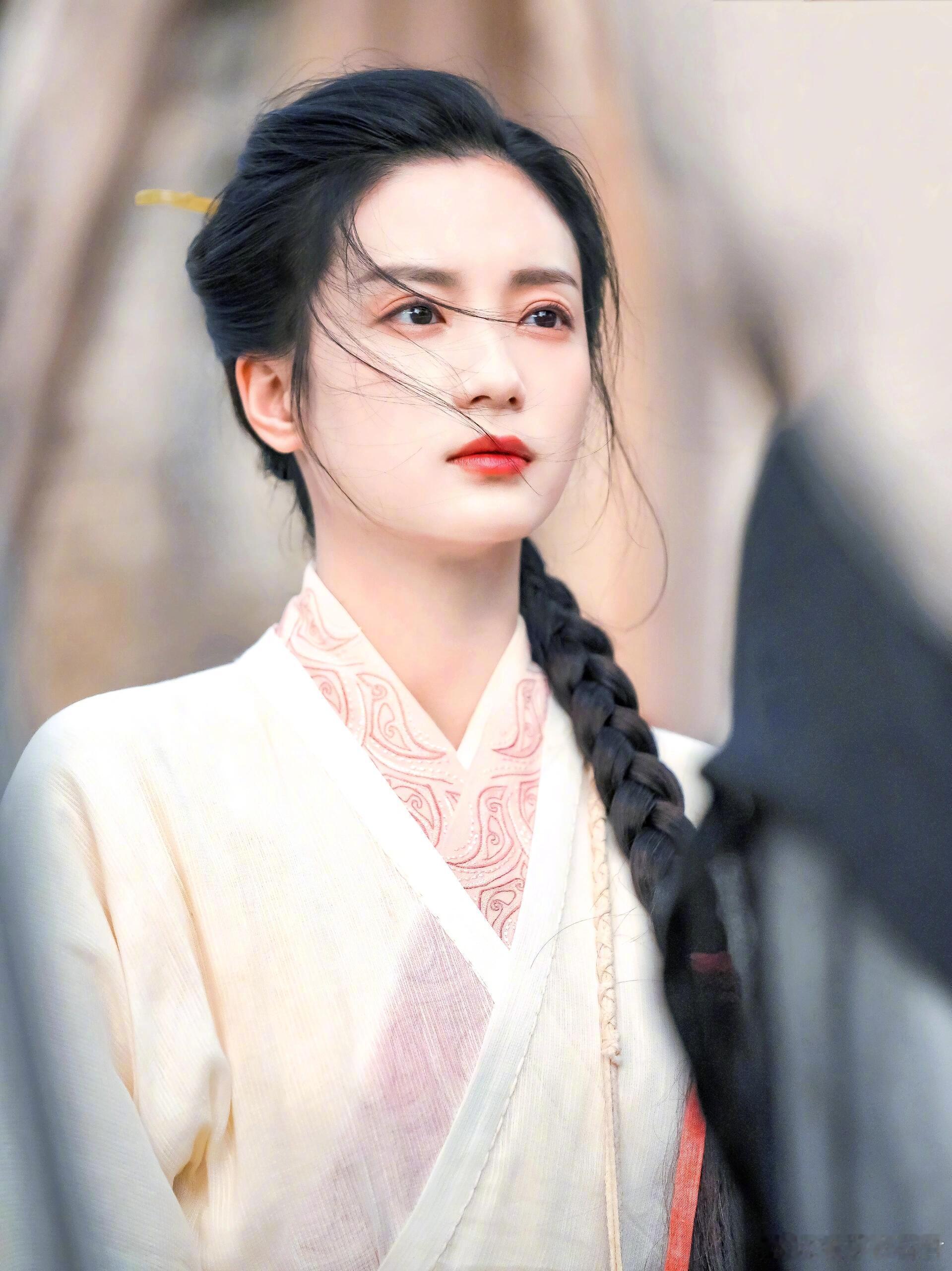 张雅钦对卢昱晓的偏爱藏不住了 夸到心坎里的偏爱最动人，卢昱晓被宠得眉眼弯弯。未合