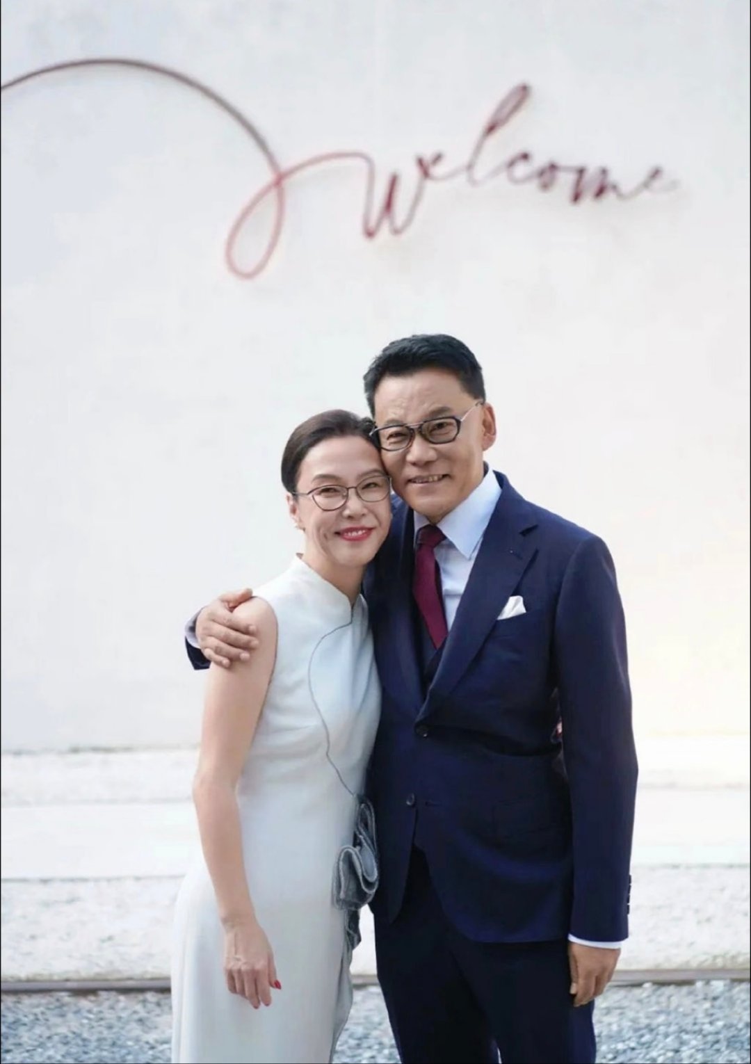 当当网创始人李国庆大婚祝福二位，别说李国庆他再婚没有像别人那样找20/30岁的小