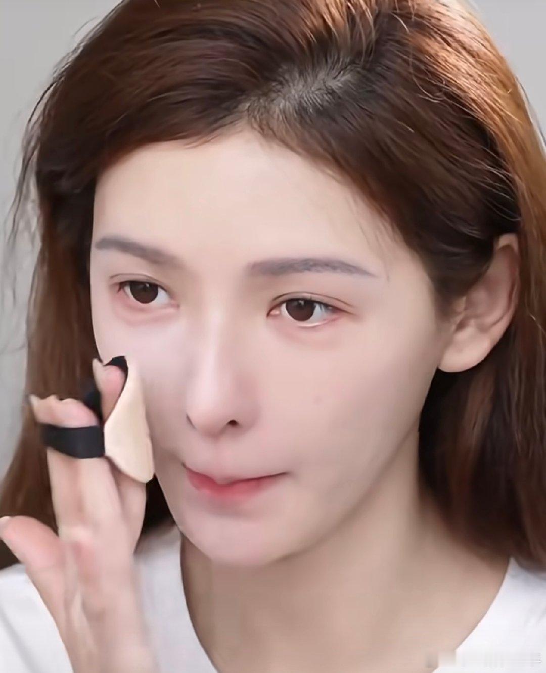 张予曦张予曦得到驾照丢了脸面 恭喜张予曦顺利考取驾照，背后却是大型社死现场。车窗