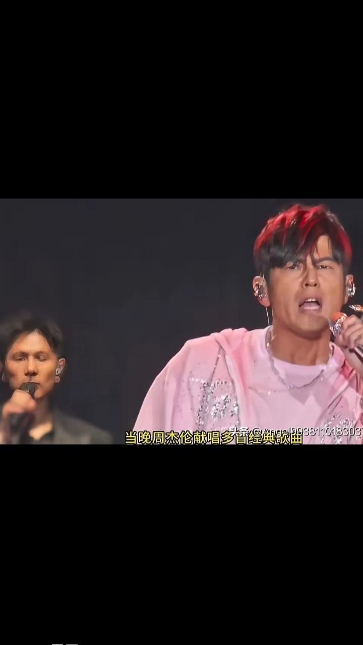 周杰伦3小时演唱会实唱不足90分钟 暴雨中观众吐槽“含周量”不足引行业反思
 