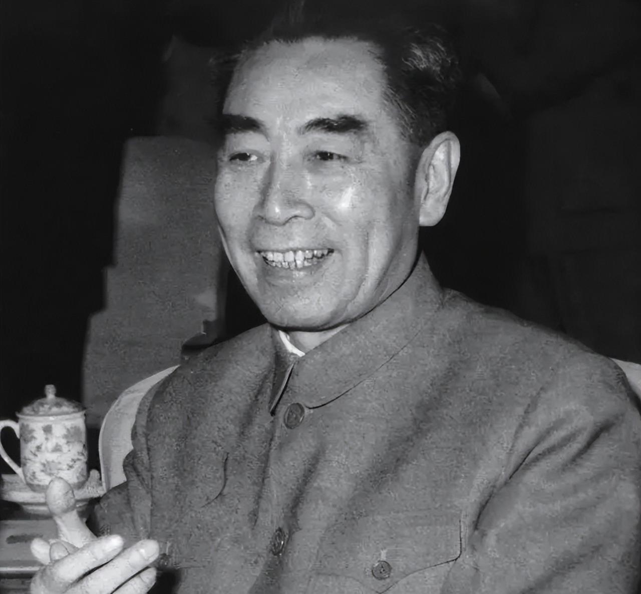 1966年周总理深夜贺寿：两瓶老酒背后，是跨越生死的革命交情

1966年北京冬