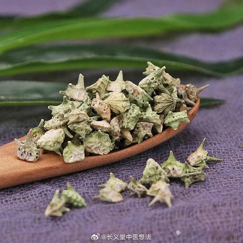 【长义堂中药简说】【刺蒺藜】刺蒺藜，性味辛、苦，微温。归肝经。功效平肝解郁，祛风