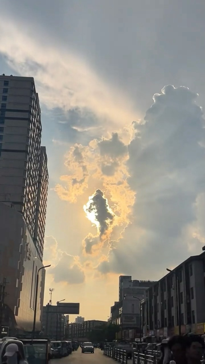 晨昏交替之际，天生地养的创世海神诞生了祁煜 🫧恋与深空 ​​​