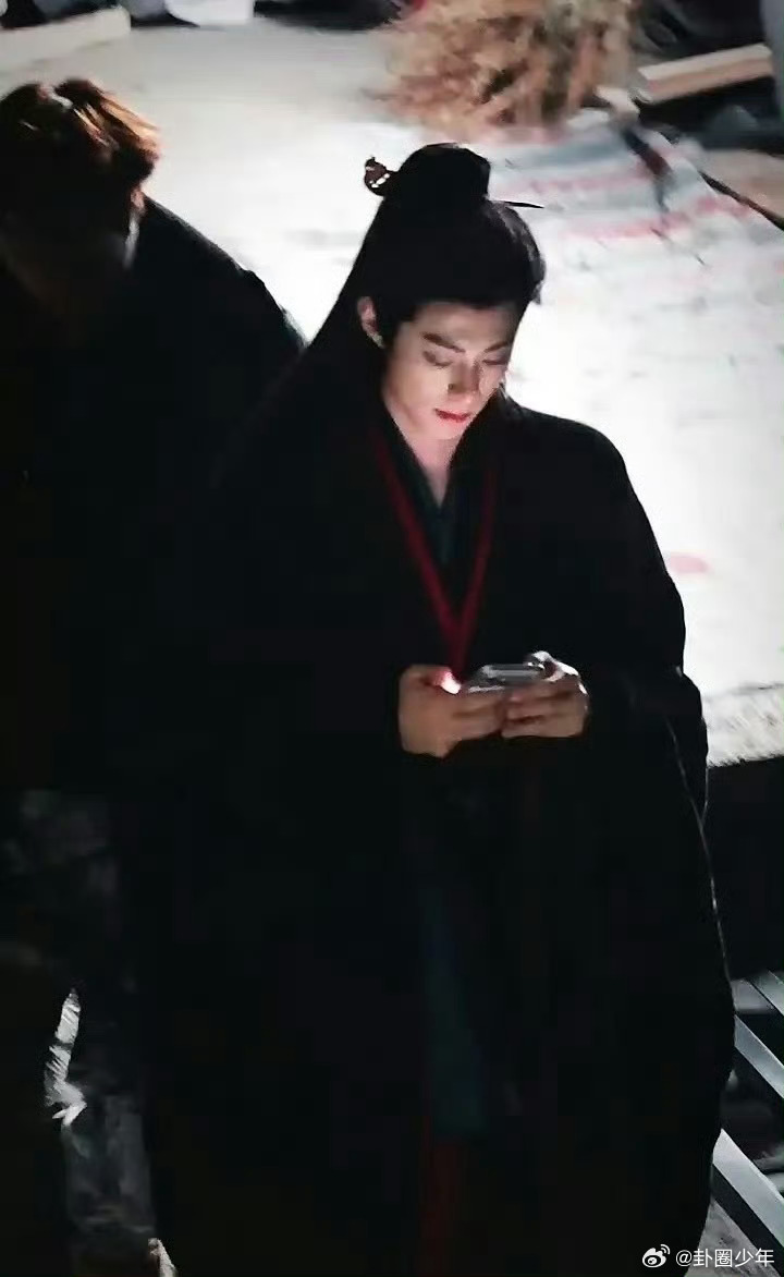 王鹤棣将门毒后新妆造战袍造型鲨疯全场，身姿如松气度不凡，完美还原谢景行的风华绝代