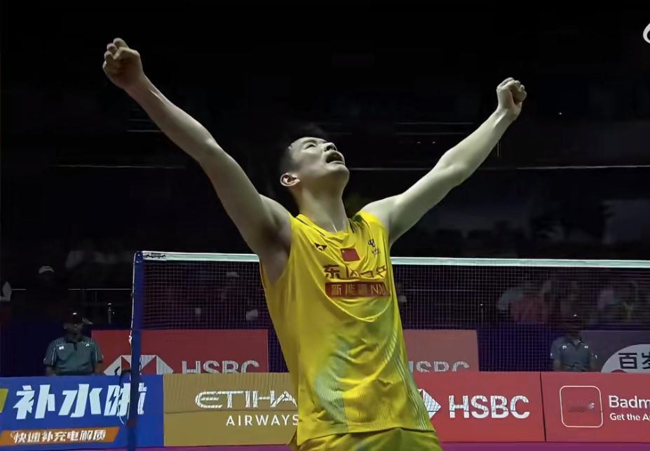 李诗沣2:0（21-19、21-19 ）马来西亚选手梁峻豪，晋级2029印度新德