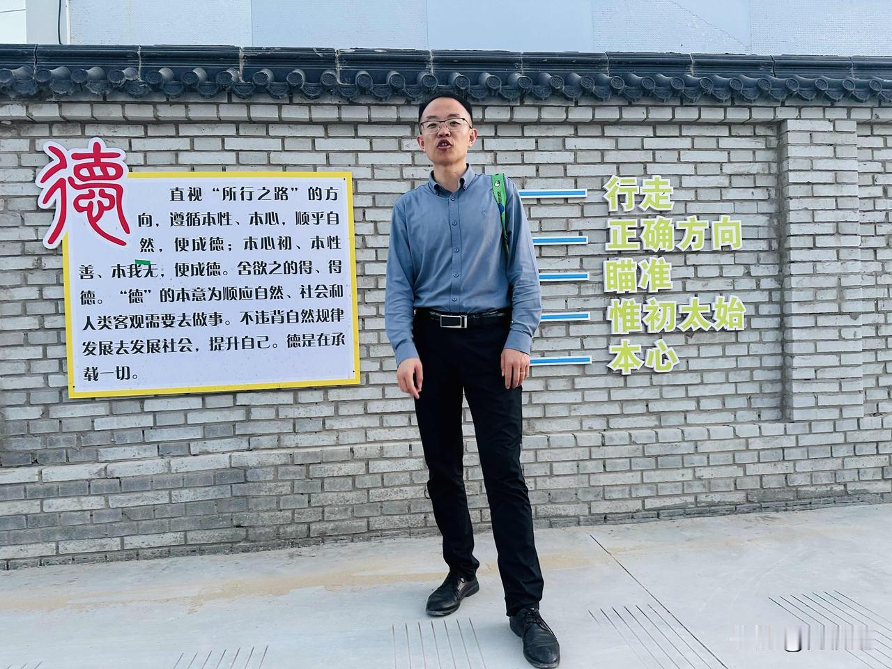 【没背景没资源的普通人如何翻身？】
1、进窄门，守本心。做小众一点的东西，不随波