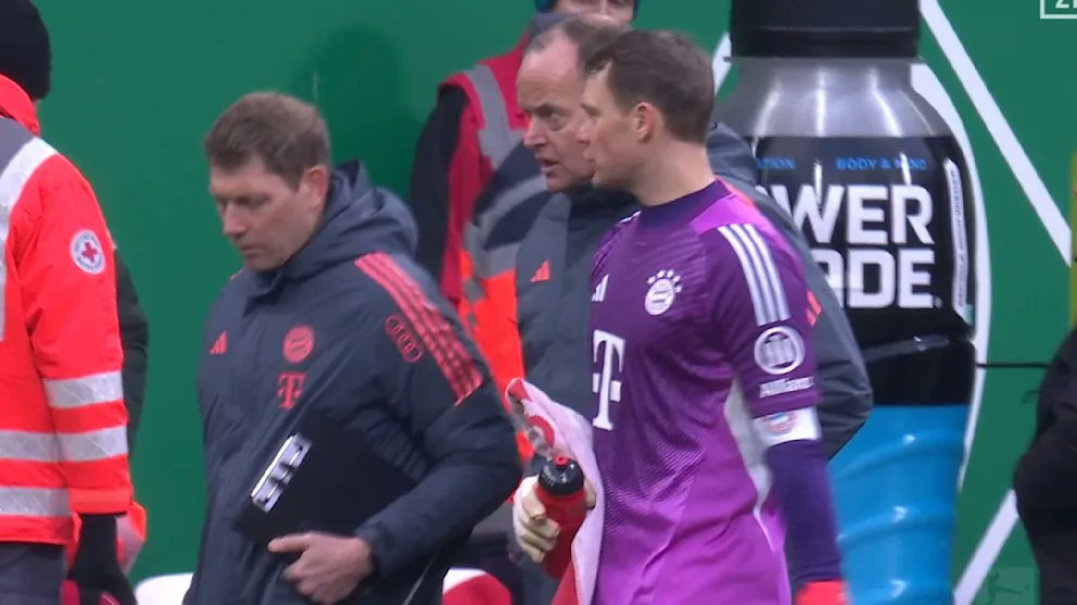 埃贝尔谈到诺伊尔的换人：“没什么大不了的，他感觉小腿有点不舒服。我们再看看情况，