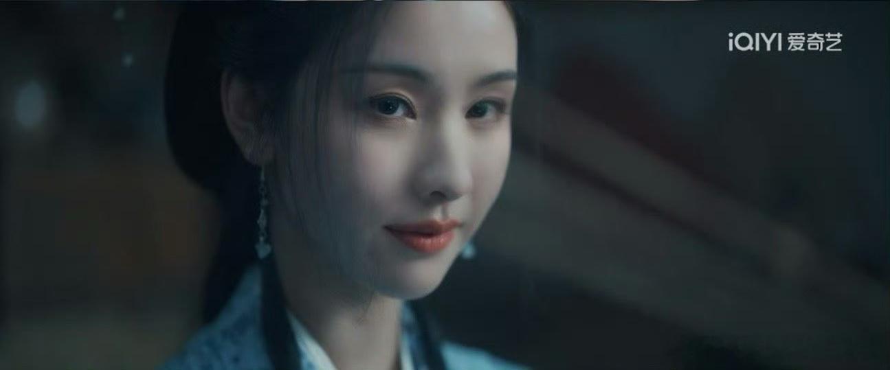 陈都灵在永夜星河里的妆造比大梦归离里好看多了，郭敬明你给陈都灵道个歉吧 ​​​