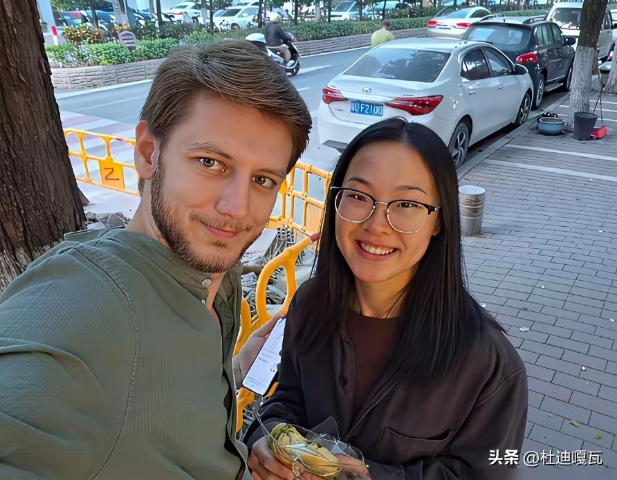 不要恋爱脑，
更不要对在网上聊了几个月的外国人恋爱脑，
以为这是自己走了桃花运，