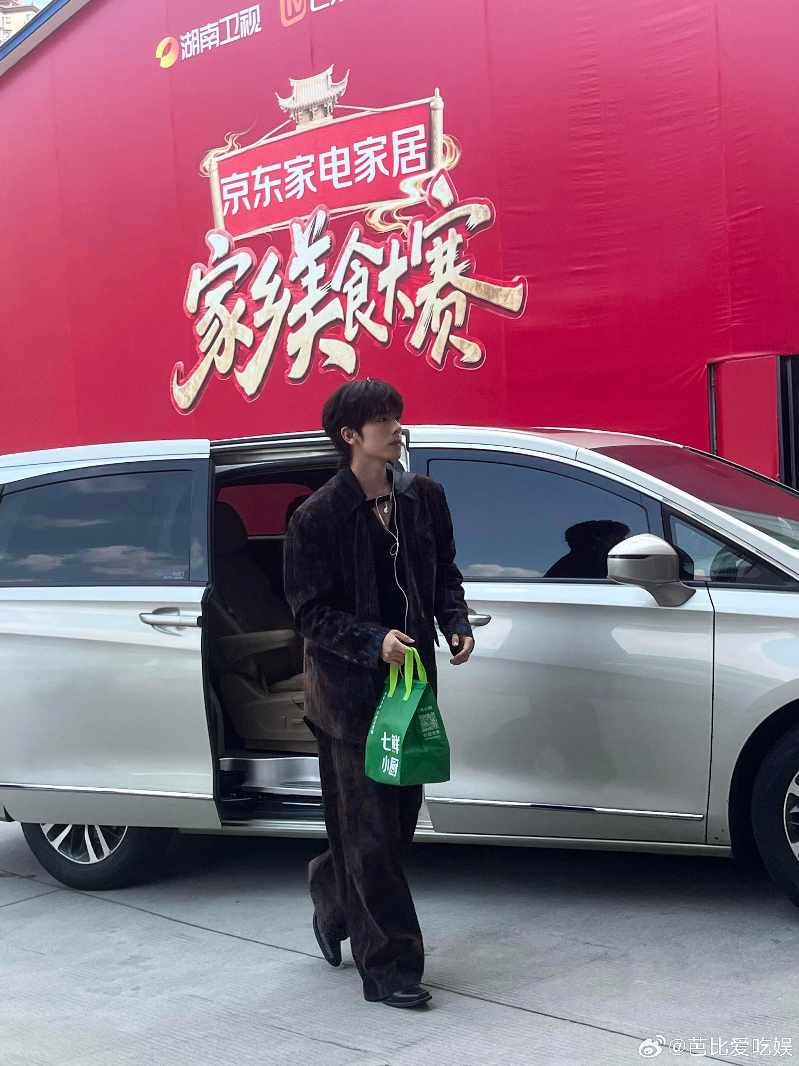 曾辉女友视角霸总扭腰这个视角仿佛站在他面前看完整场表演，上一秒笑出声，下一秒又被