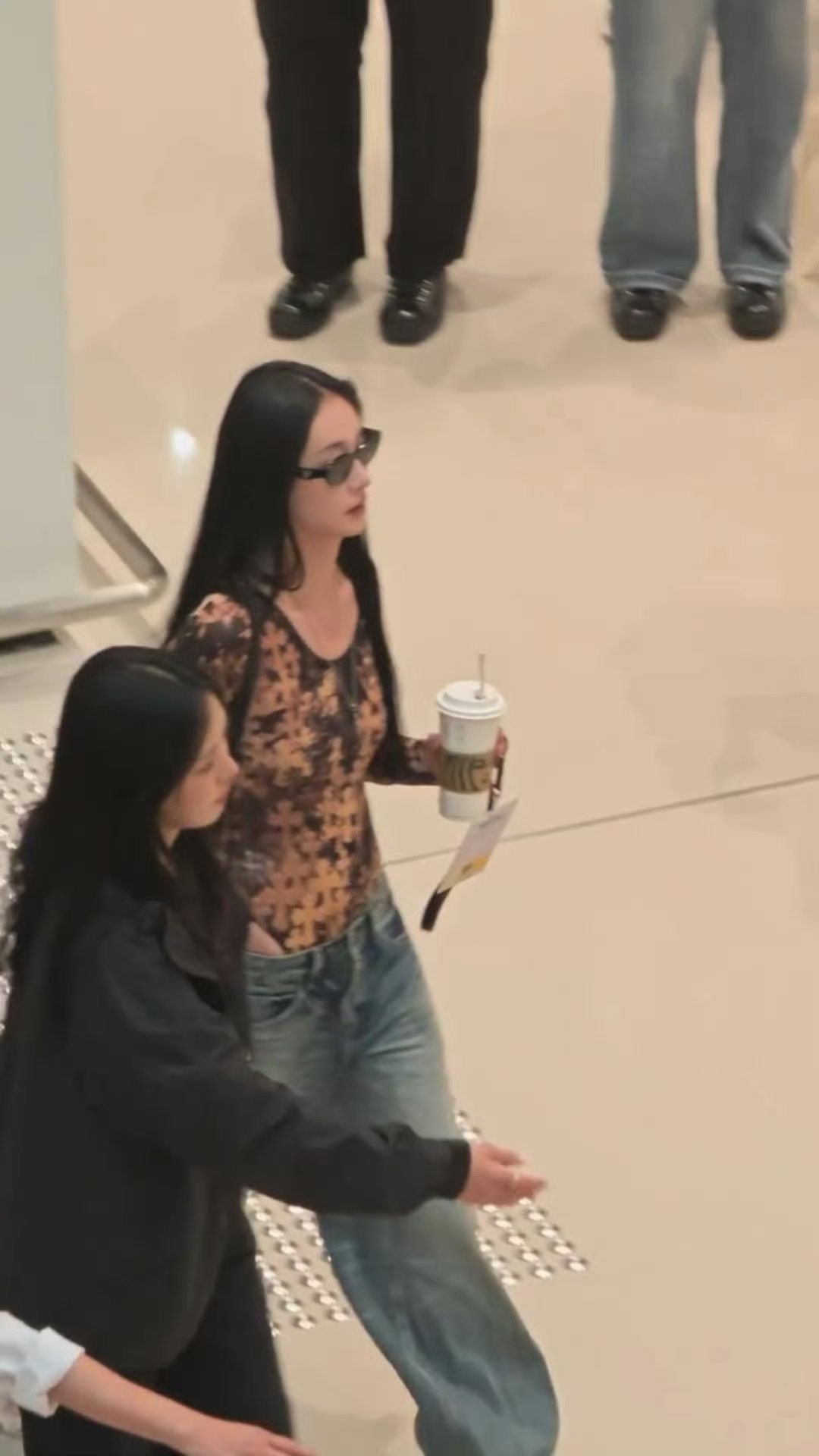 周洁琼来看IOI演唱会了作为组合里唯一的外籍成员，十三岁远赴韩国追梦、十七岁成团