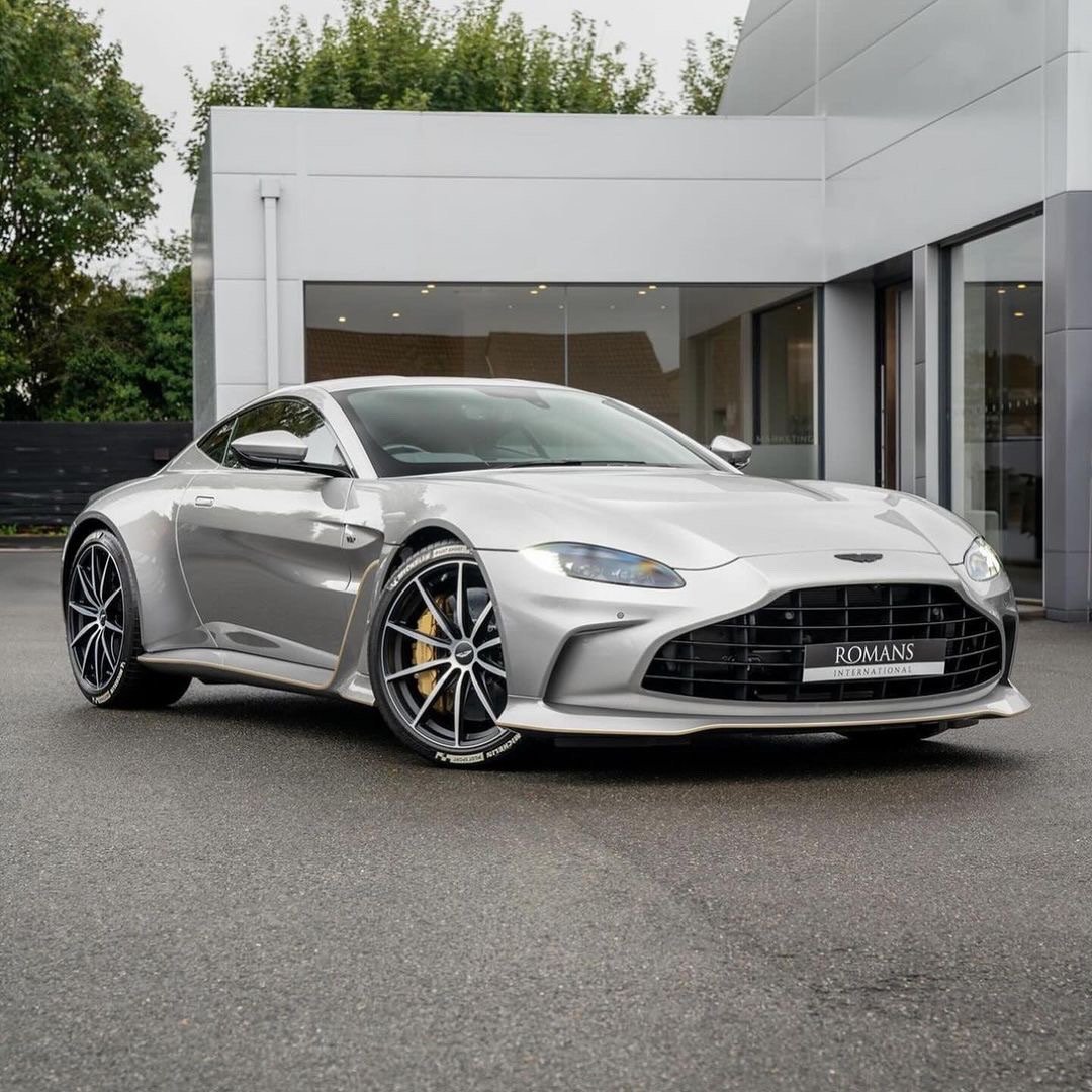 阿斯顿·马丁 V12 Vantage ​​​