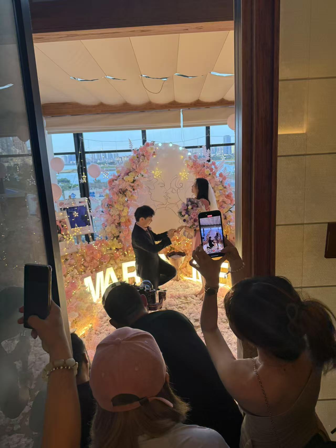 你们以为我忘了她生日她以为我还在太原然而这波我在大气层 ​​​