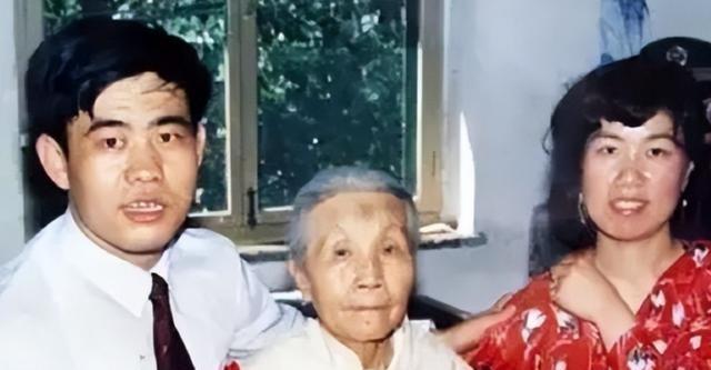 1992年，88岁老奶奶叮嘱孙子说道：我死后，一定要好好保存遗体，将来会出现奇迹