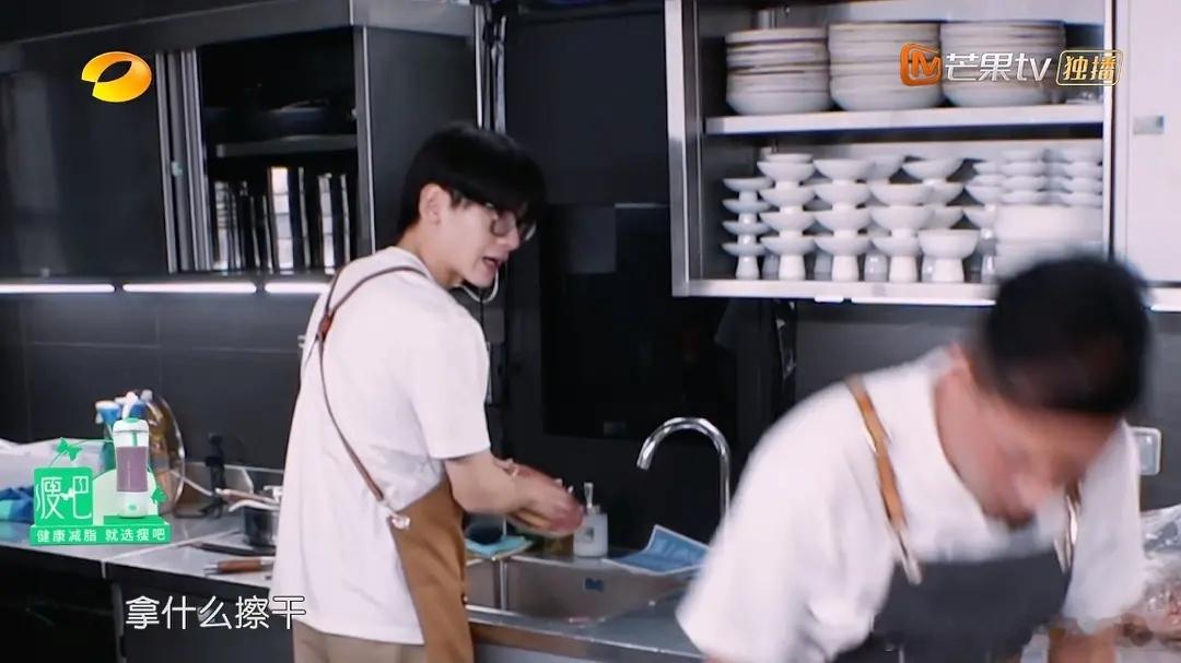 翟潇闻还是别出去丢人了，生活常识都没有。。。 ​​​