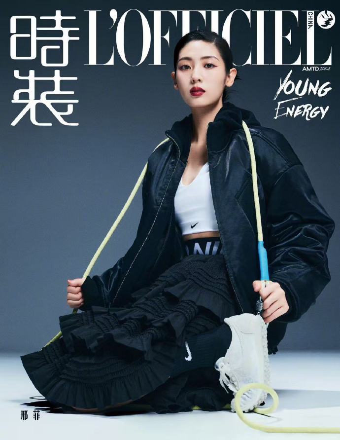 邢菲女娲毕设圆头 邢菲的时尚感不仅仅体现在造型上，更体现在她对各种风格的驾驭能力