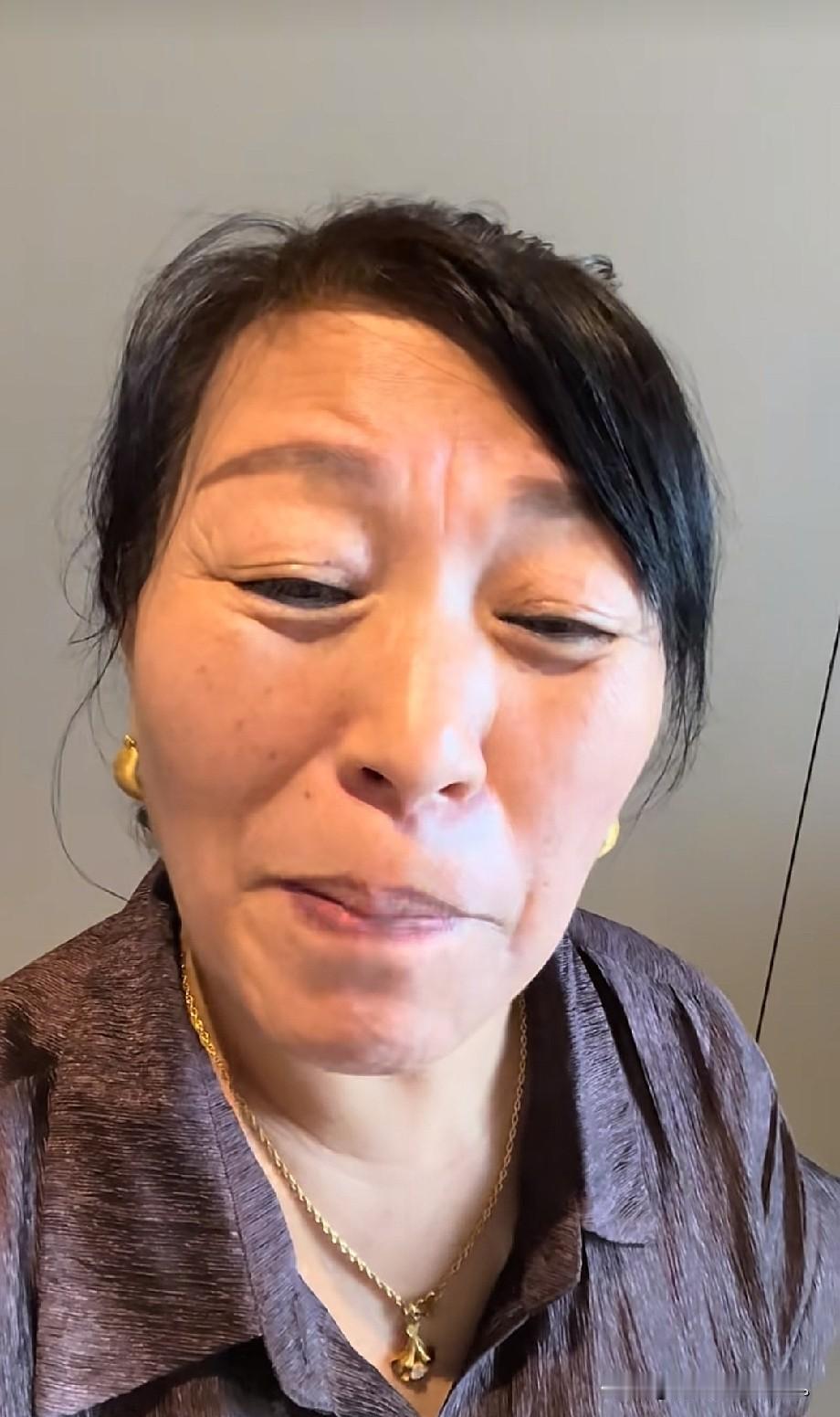 小故事！
    这老郭头 不在家，那个王金刚又成了孙猴子，一天七十二变的瞎折腾