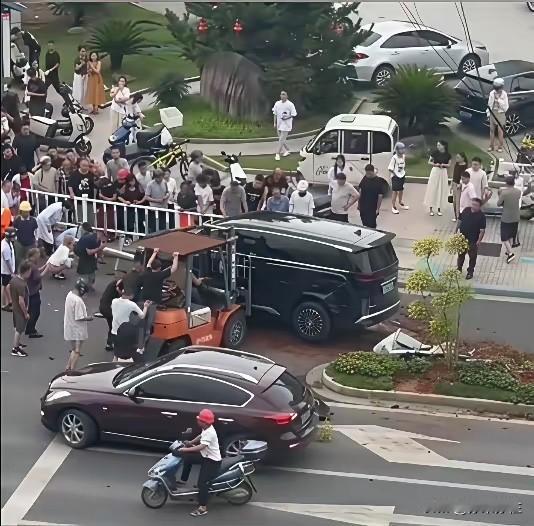 恳请有关部门尽快禁止女性考取驾驶证，或进一步严格把控女性驾车的准入制度！诸多事实