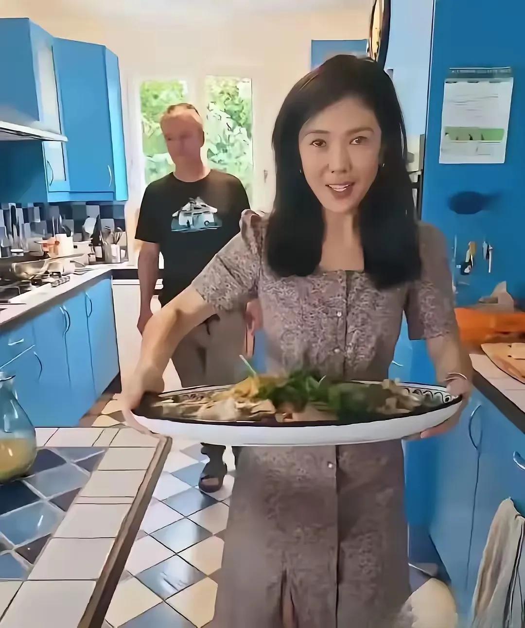 最近网络上讨论女权的很热烈，说明这个问题已经在社会上引起很大关注。更说明男女之间
