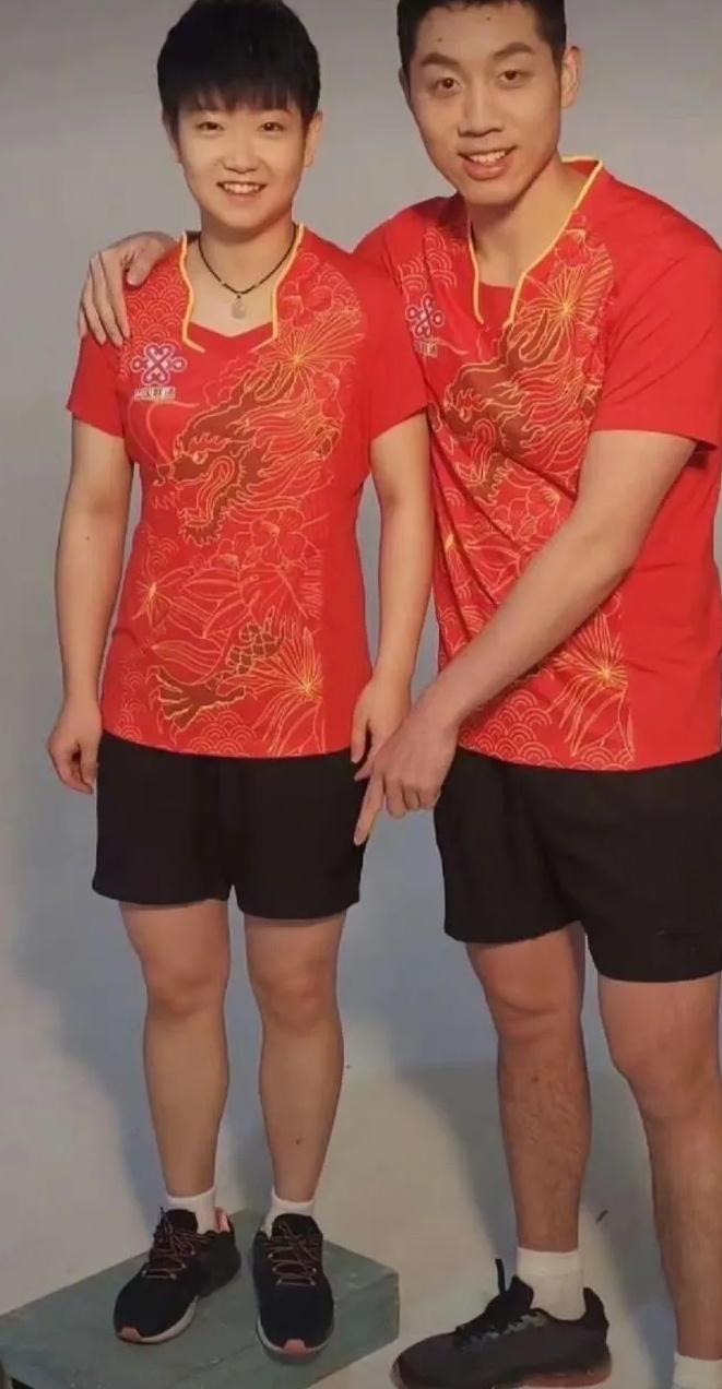 笑不活了，许昕对莎莎的周全照顾??

许昕对莎莎的照顾，那可太贴心了。

莎莎个