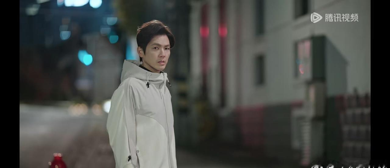 钟汉良[超话]钟汉良纪封 只要没有奇奇怪怪的打光跟滤镜。我哥就帅得真实且具体。钟